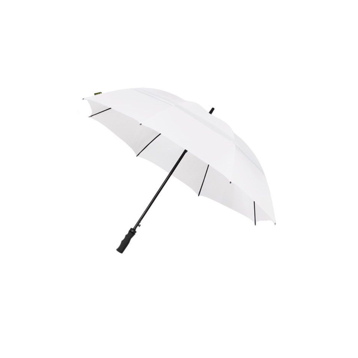 Geopende witte paraplu met een lange zwarte steel en recht zwart handvat op een witte achtergrond.